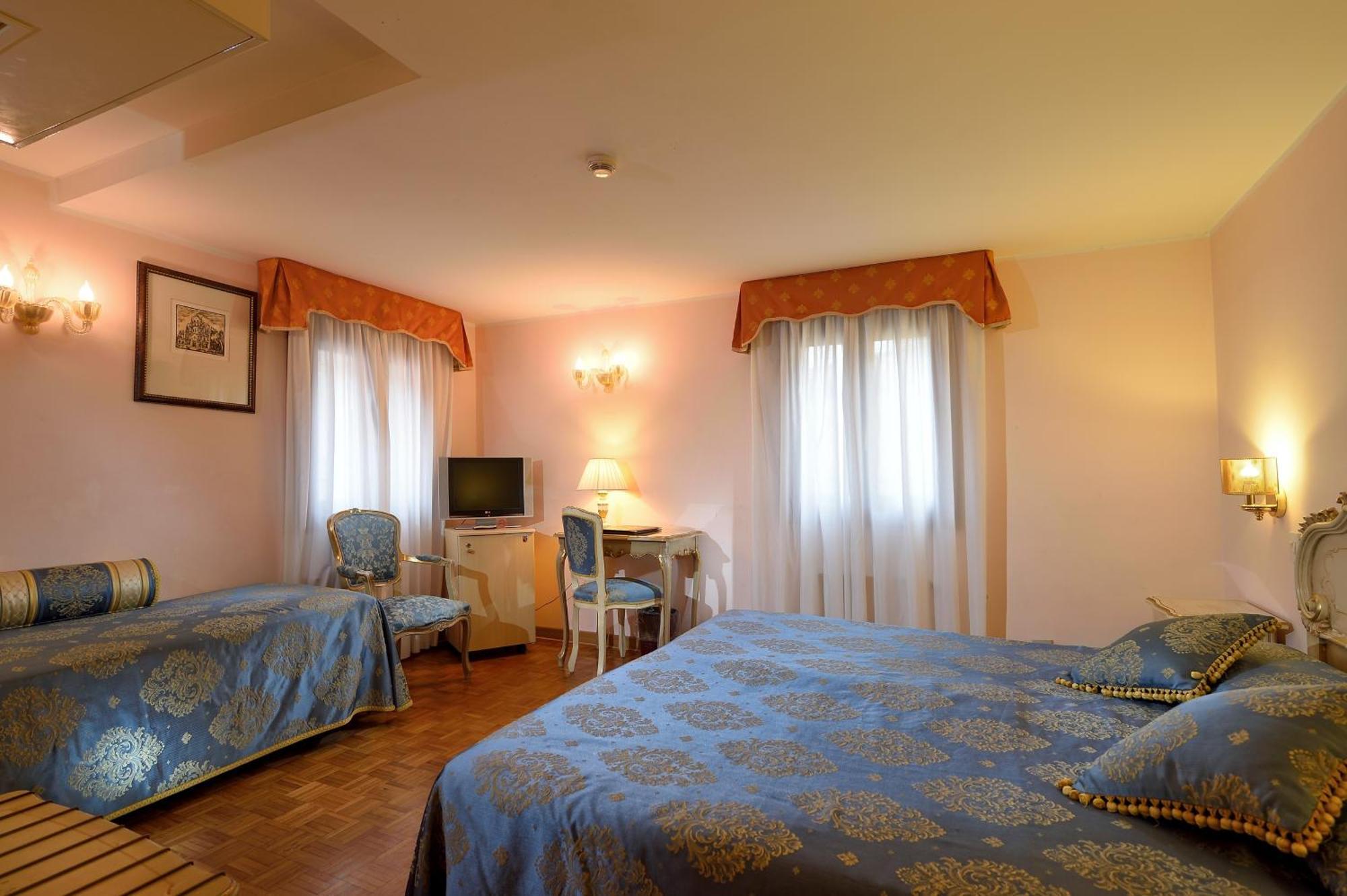 Triple Room,279290409:JPEG