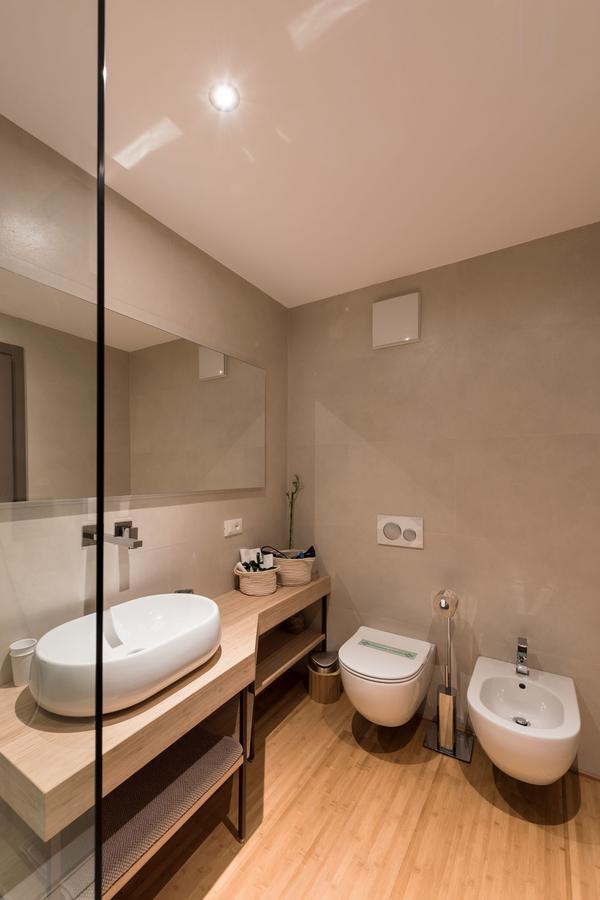 King Room Spa Bath the Room