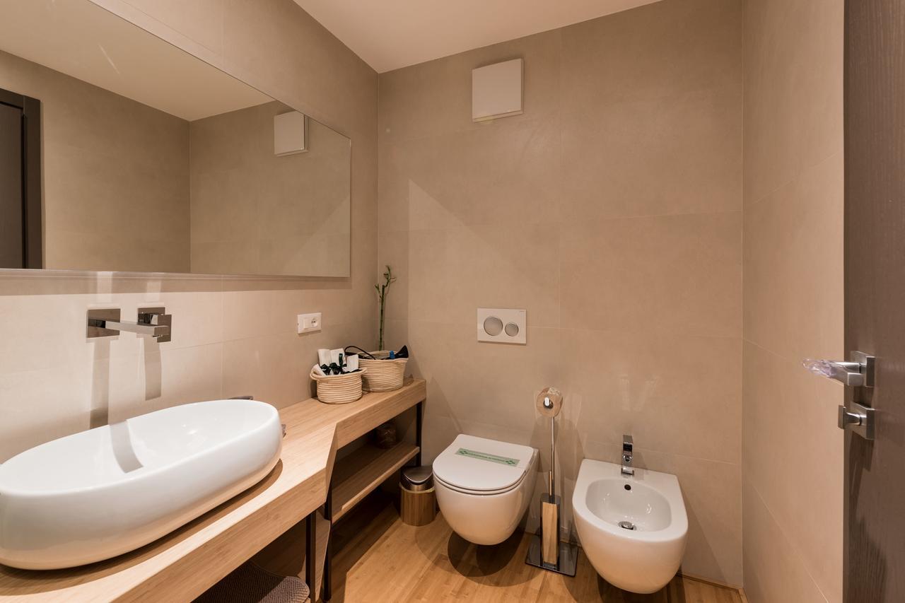 King Room Spa Bath the Room