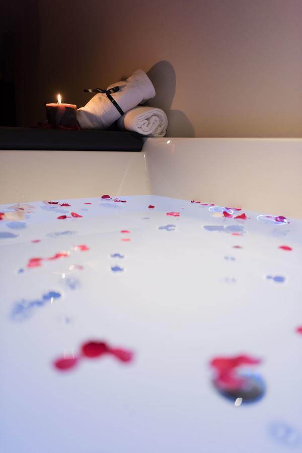 King Room Spa Bath the Room