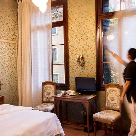Hotel Flora - By Romanelli Family-3
